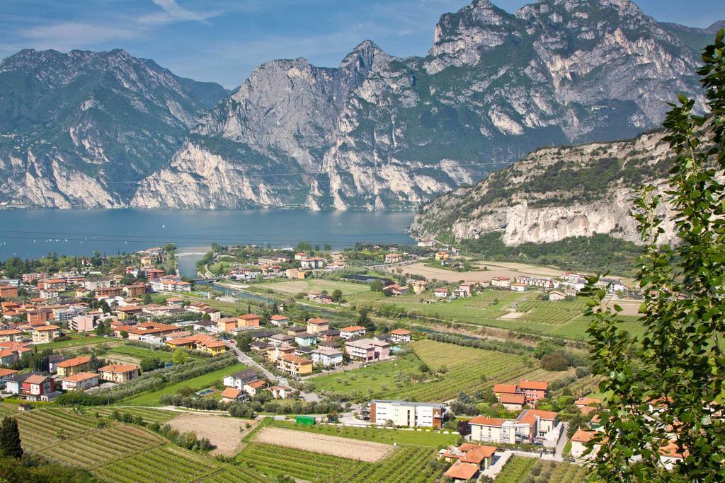 Casa Carla Aparthotel Torbole Sul Garda ภายนอก รูปภาพ